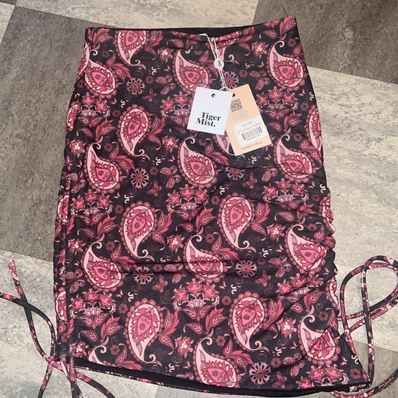 Tiger Mist Black Paisley Ruse Skirt - Picture 3 of 3